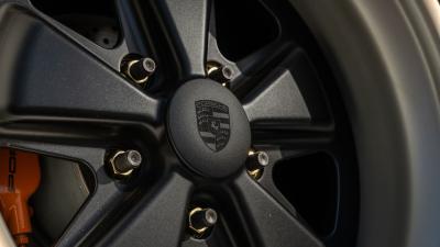 1991 Porsche 911 Targa Reimagined by Singer &ldquo;Blueberry&rdquo;