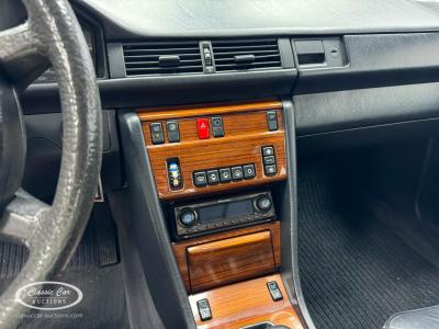 1985 Mercedes - Benz 300E