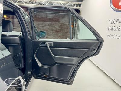 1985 Mercedes - Benz 300E