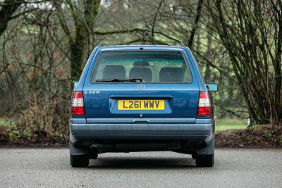 1993 Mercedes - Benz E220 ESTATE