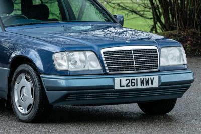 1993 Mercedes - Benz E220 ESTATE