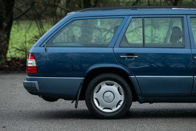 1993 Mercedes - Benz E220 ESTATE