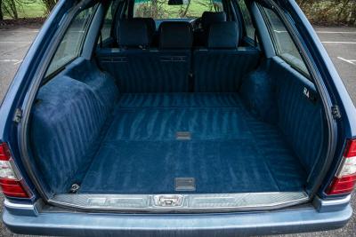 1993 Mercedes - Benz E220 ESTATE