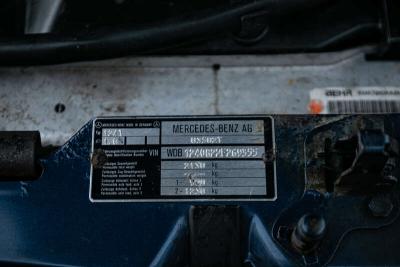 1993 Mercedes - Benz E220 ESTATE