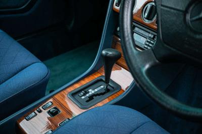 1993 Mercedes - Benz E220 ESTATE