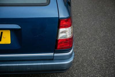 1993 Mercedes - Benz E220 ESTATE