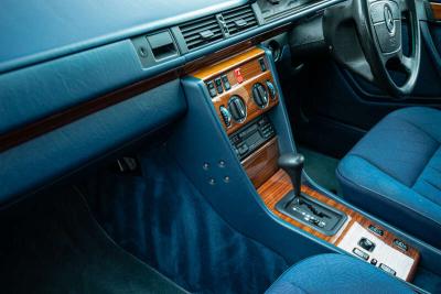 1993 Mercedes - Benz E220 ESTATE