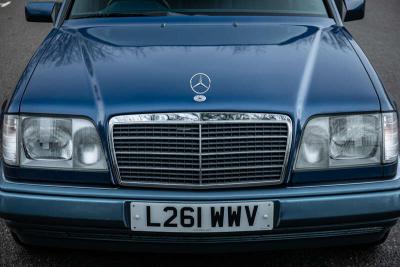 1993 Mercedes - Benz E220 ESTATE