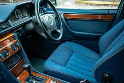 1993 Mercedes - Benz E220 ESTATE