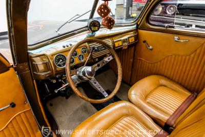 1940 Ford Deluxe Tudor Sedan