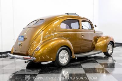 1940 Ford Deluxe Tudor Sedan