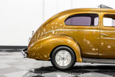 1940 Ford Deluxe Tudor Sedan