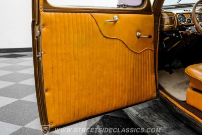 1940 Ford Deluxe Tudor Sedan