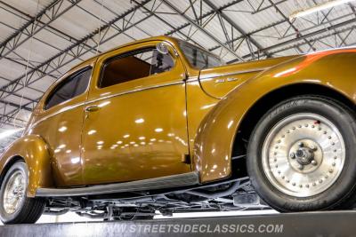 1940 Ford Deluxe Tudor Sedan