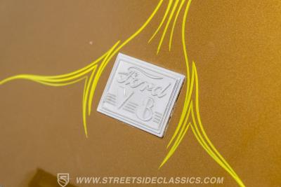 1940 Ford Deluxe Tudor Sedan