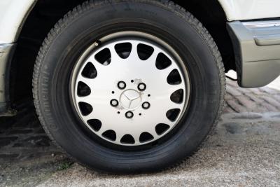 1984 Mercedes - Benz 500 SEL (Armoured)