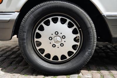 1984 Mercedes - Benz 500 SEL (Armoured)