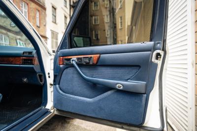 1984 Mercedes - Benz 500 SEL (Armoured)