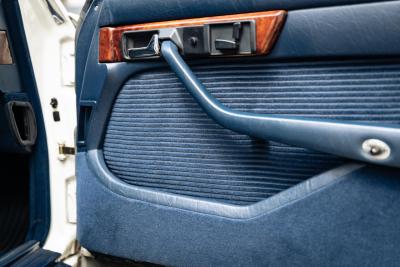 1984 Mercedes - Benz 500 SEL (Armoured)