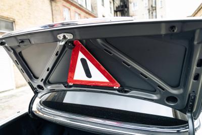 1984 Mercedes - Benz 500 SEL (Armoured)