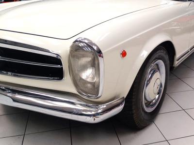 1965 Mercedes - Benz 230 SL Pagode