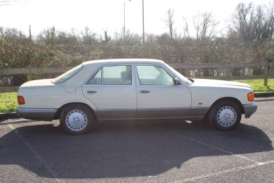 1988 Mercedes - Benz 300 SE AUTO