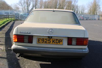 1988 Mercedes - Benz 300 SE AUTO