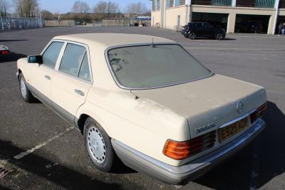 1988 Mercedes - Benz 300 SE AUTO