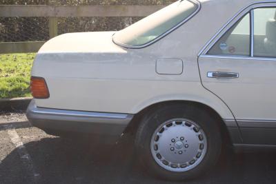 1988 Mercedes - Benz 300 SE AUTO