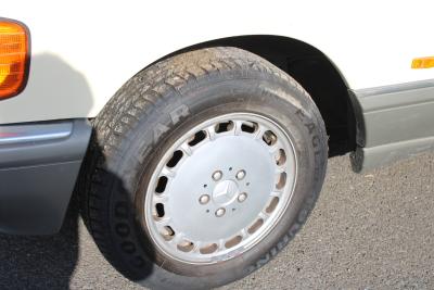 1988 Mercedes - Benz 300 SE AUTO