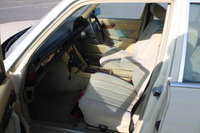1988 Mercedes - Benz 300 SE AUTO