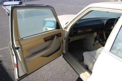 1988 Mercedes - Benz 300 SE AUTO