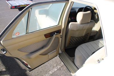 1988 Mercedes - Benz 300 SE AUTO