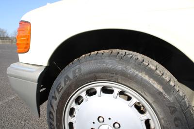 1988 Mercedes - Benz 300 SE AUTO