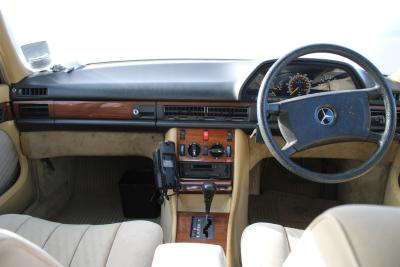 1988 Mercedes - Benz 300 SE AUTO