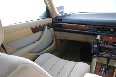 1988 Mercedes - Benz 300 SE AUTO