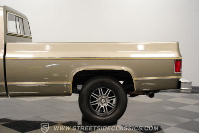 1977 GMC C1500 Royal Sierra