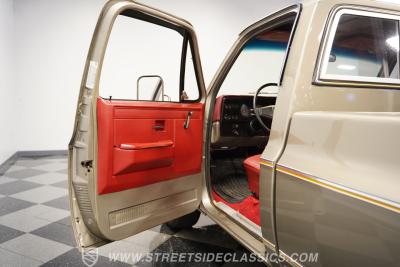 1977 GMC C1500 Royal Sierra