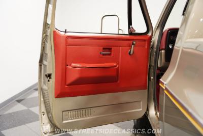 1977 GMC C1500 Royal Sierra