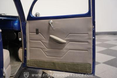 1940 Ford Deluxe Tudor Sedan