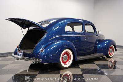 1940 Ford Deluxe Tudor Sedan