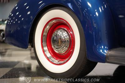 1940 Ford Deluxe Tudor Sedan