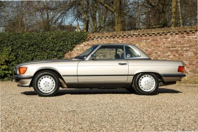 1987 Mercedes - Benz Mercedes Benz 560 SL &ldquo;Less than 31.000 miles&rdquo;