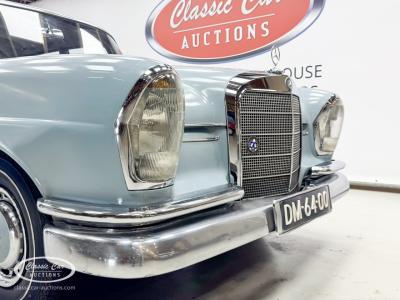 1965 Mercedes - Benz 230S