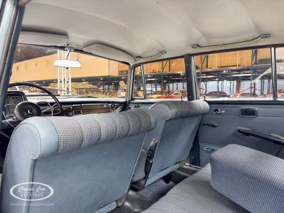 1965 Mercedes - Benz 230S