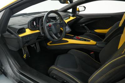 2024 Lamborghini Revuelto