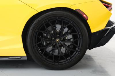 2024 Lamborghini Revuelto