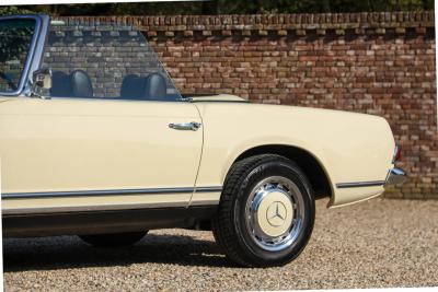 1967 Mercedes - Benz Mercedes Benz 250 SL Pagode