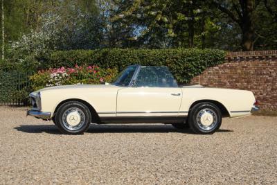 1967 Mercedes - Benz Mercedes Benz 250 SL Pagode
