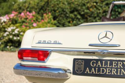 1967 Mercedes - Benz Mercedes Benz 250 SL Pagode